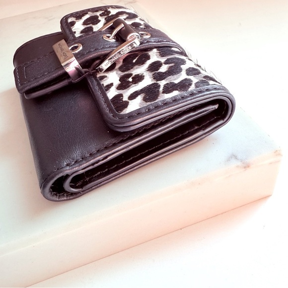 NWOT Micheal Kors Colby Small Leopard Print Calf Hair Tri-Fold Wallet - Picture 5 of 8